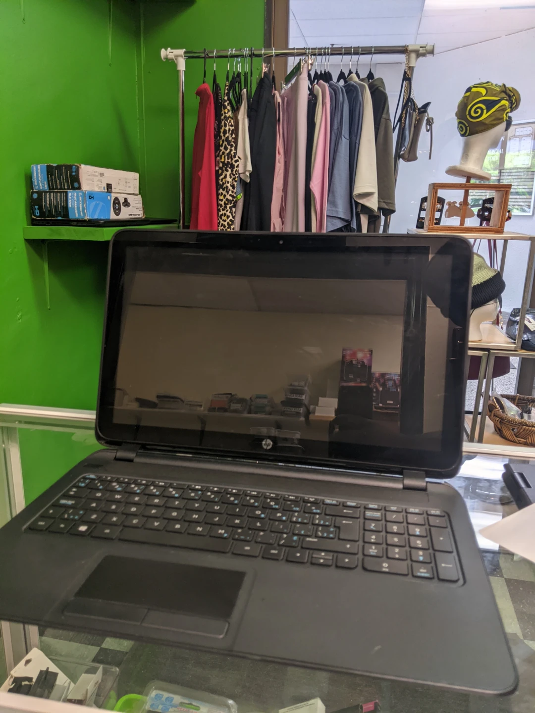 HP Laptop - photo 2