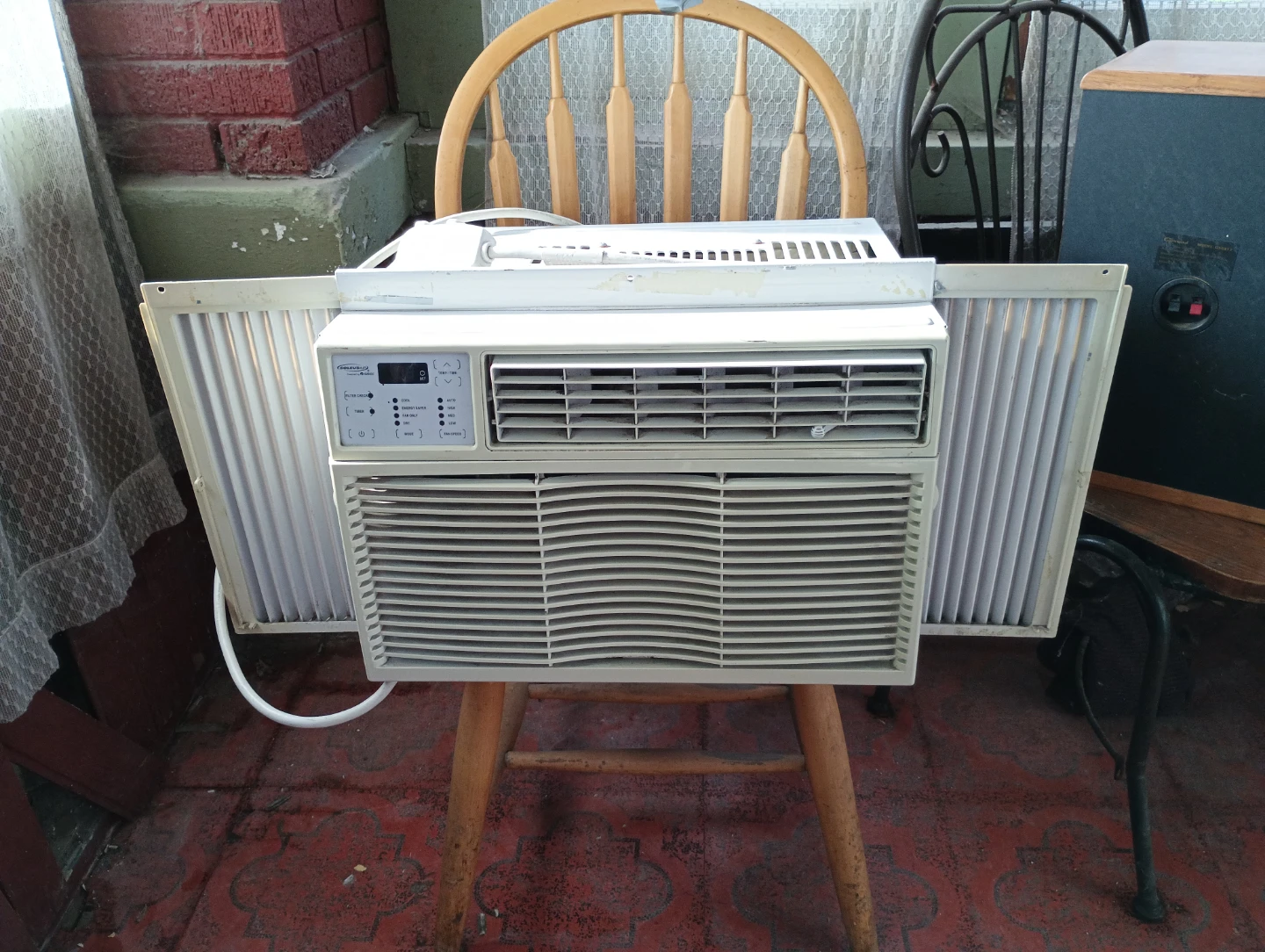 Frigidaire Window Air Conditioner - photo 2