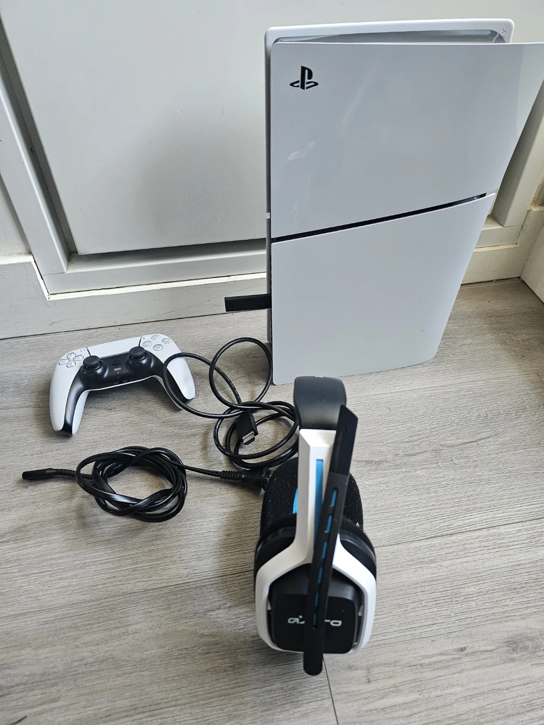 PS5 Digital Edition for Sale $560 - photo 2
