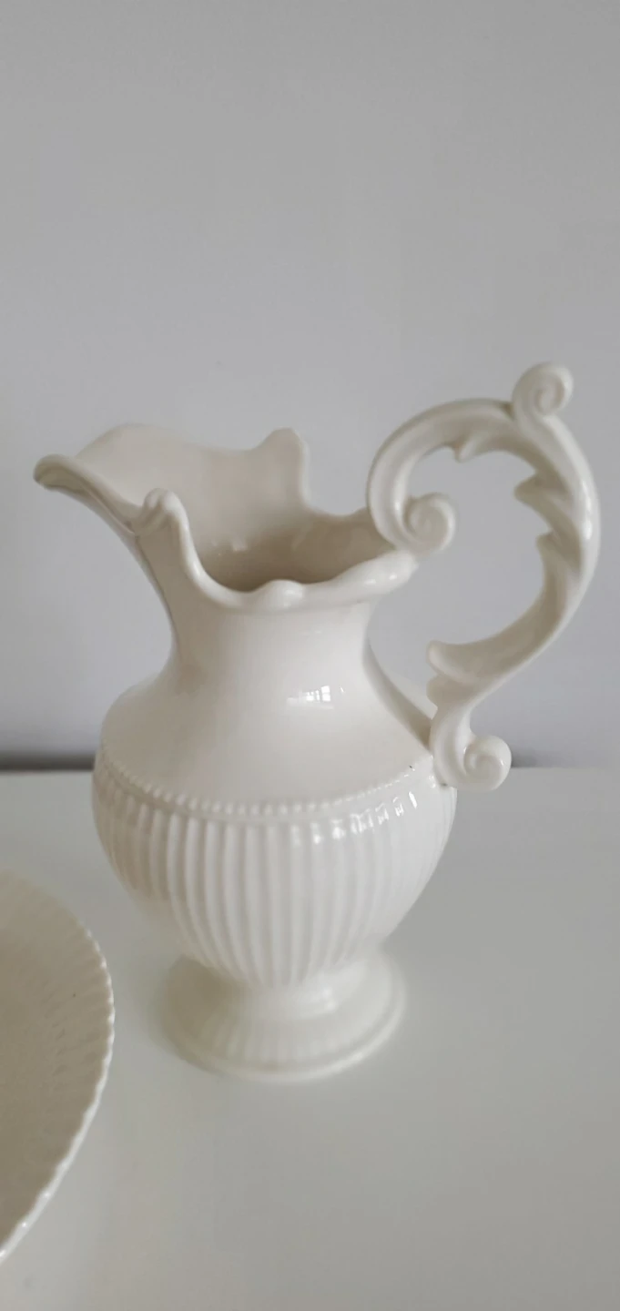 Fine Porcelain Pitcher and Basin Set - photo 2