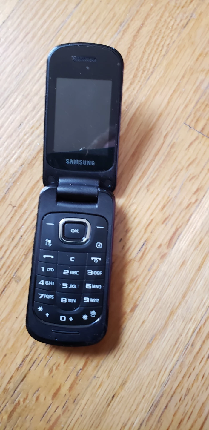 WANTED: To find buyers for older working cell phone - photo 2