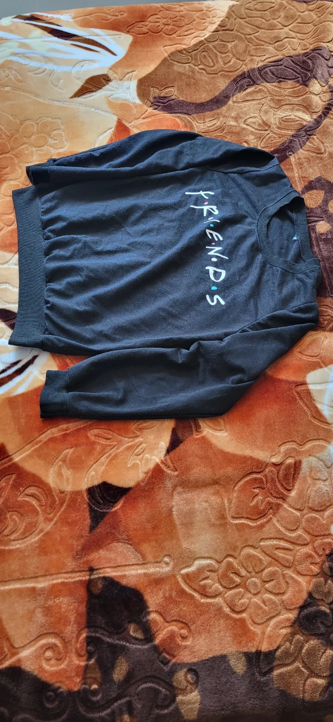 Black 'FRIENDS' Graphic Long Sleeve sweaters⚽ - photo 2
