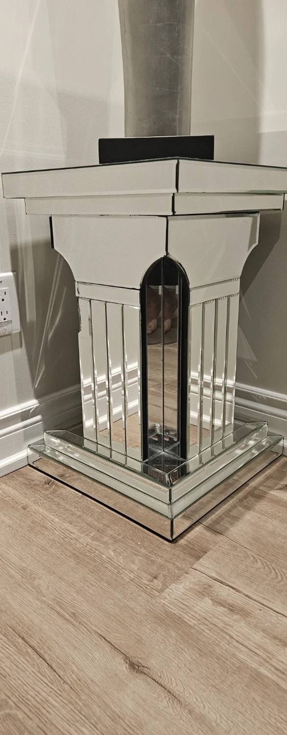 Mirrored Pedestal Stand