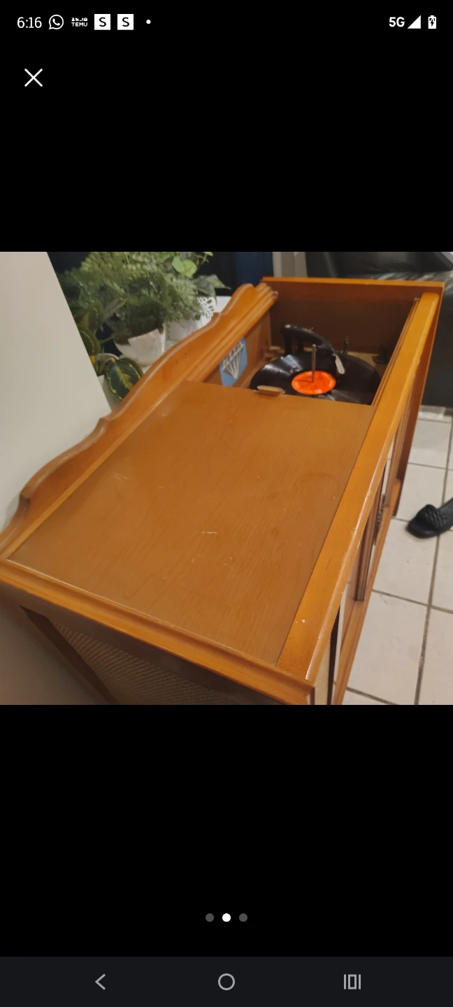Vintage Record Player Console - photo 2