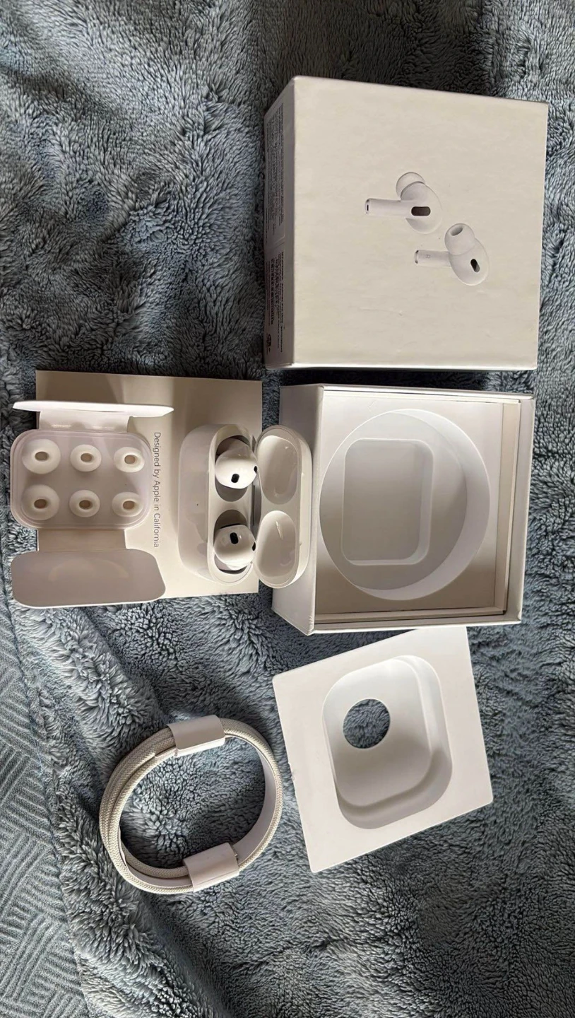Apple AirPods Pro (2nd generation) with Charging Case