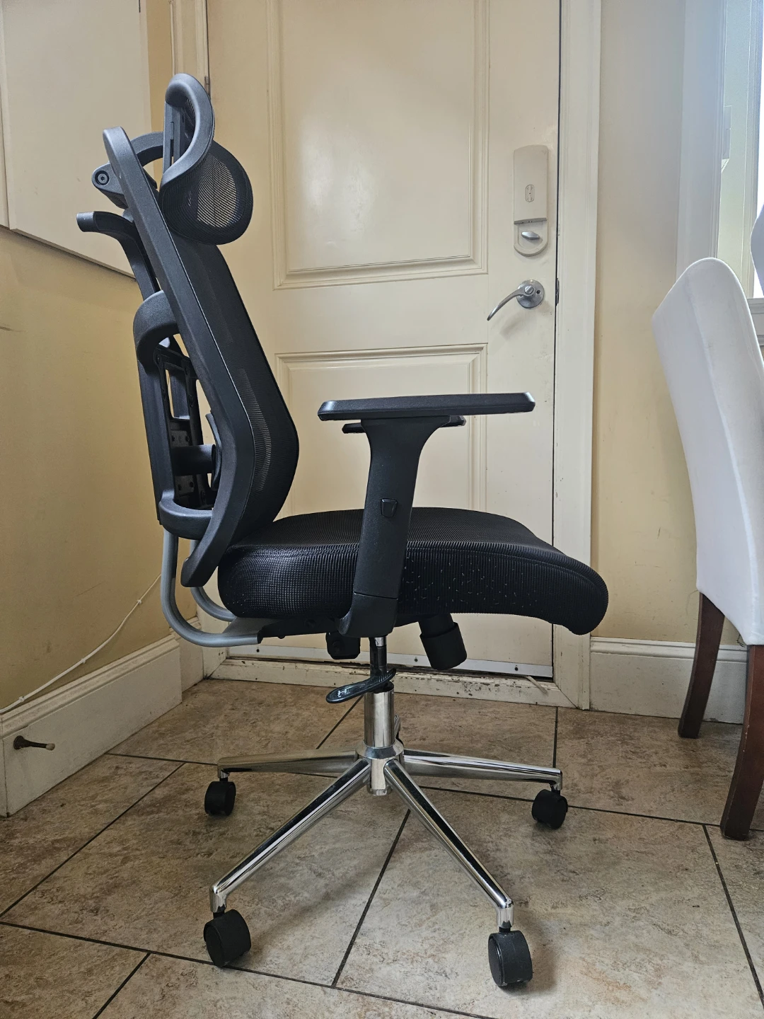 Black Mesh Ergonomic Office Chair with Headrest - photo 3