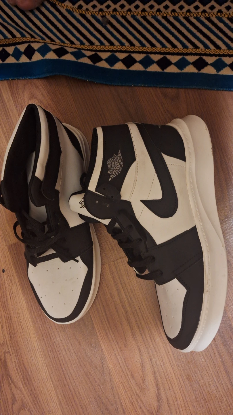 Air Jordan 1 High OG Sneakers
