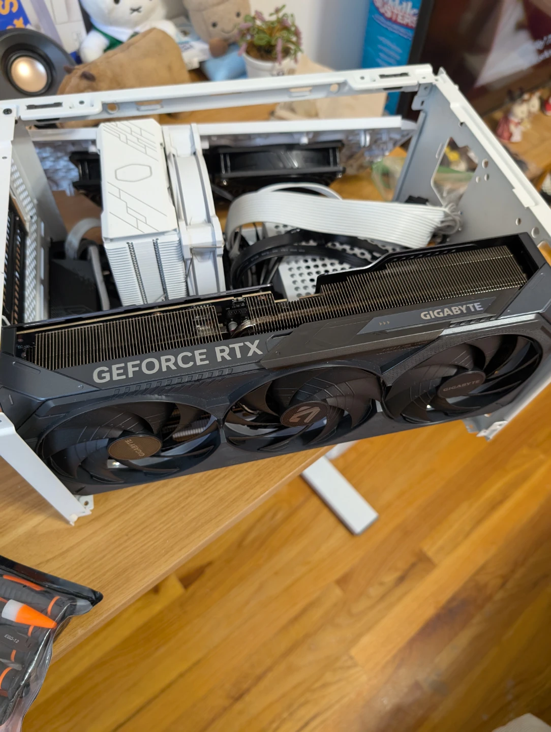 GIGABYTE GeForce RTX 5070 Ti OC - photo 2