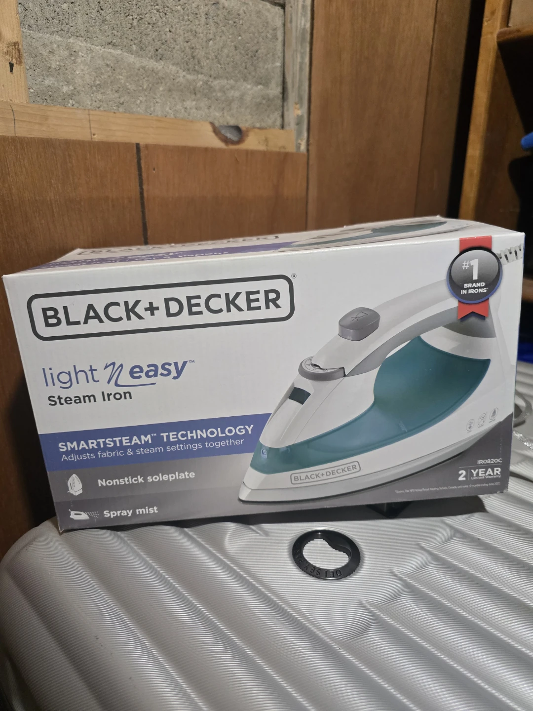 Black+Decker Light 'n Easy Steam Iron