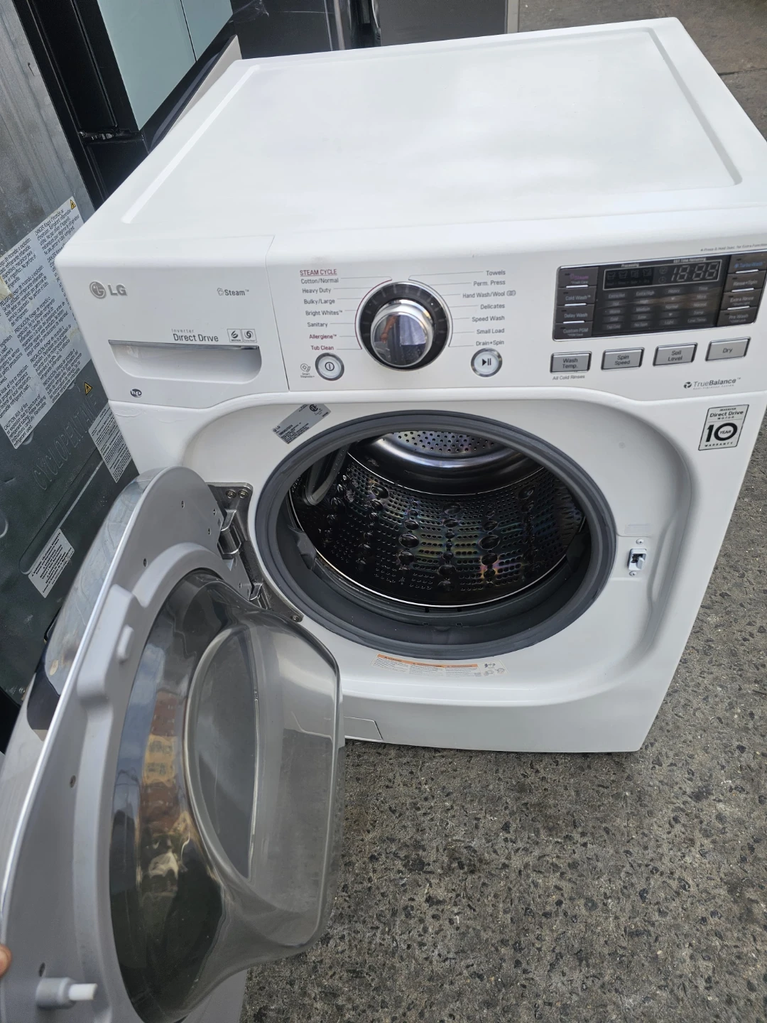 Lg 4.3 Cu ft washer and dryer all in one machine - photo 2