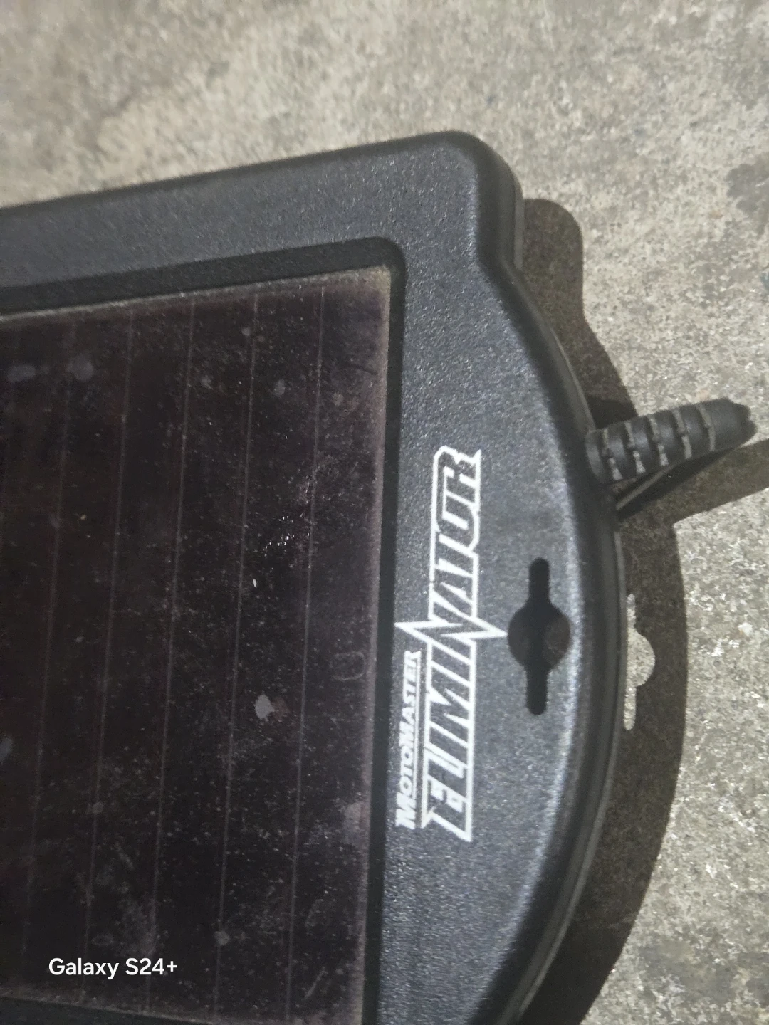 Motomaster Eliminator Solar Battery Maintainer - photo 2