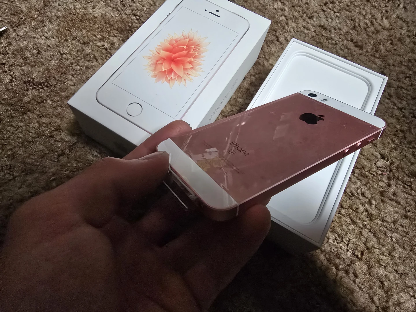 BRAND NEW Apple iPhone SE (2nd gen) Rose Gold