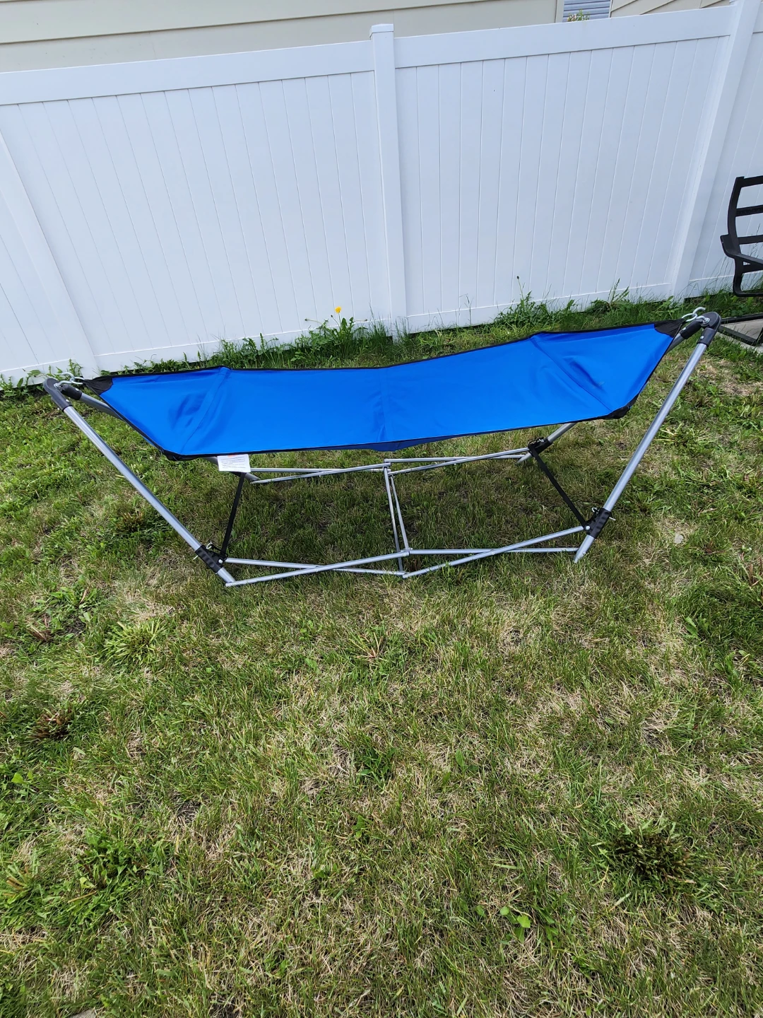 Portable Folding Hammock – Easy Setup, No Trees Needed!