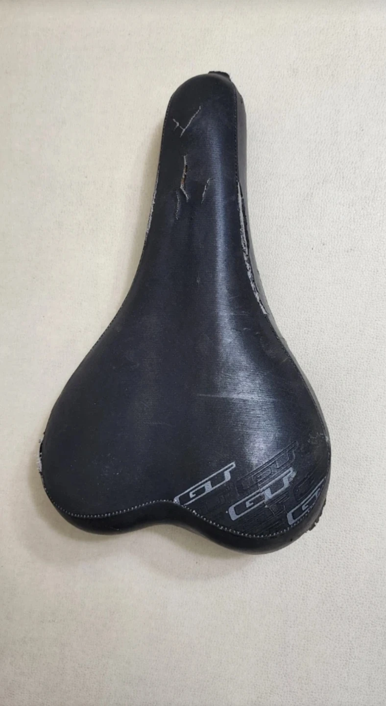 GT Bicycle Seat ⚽