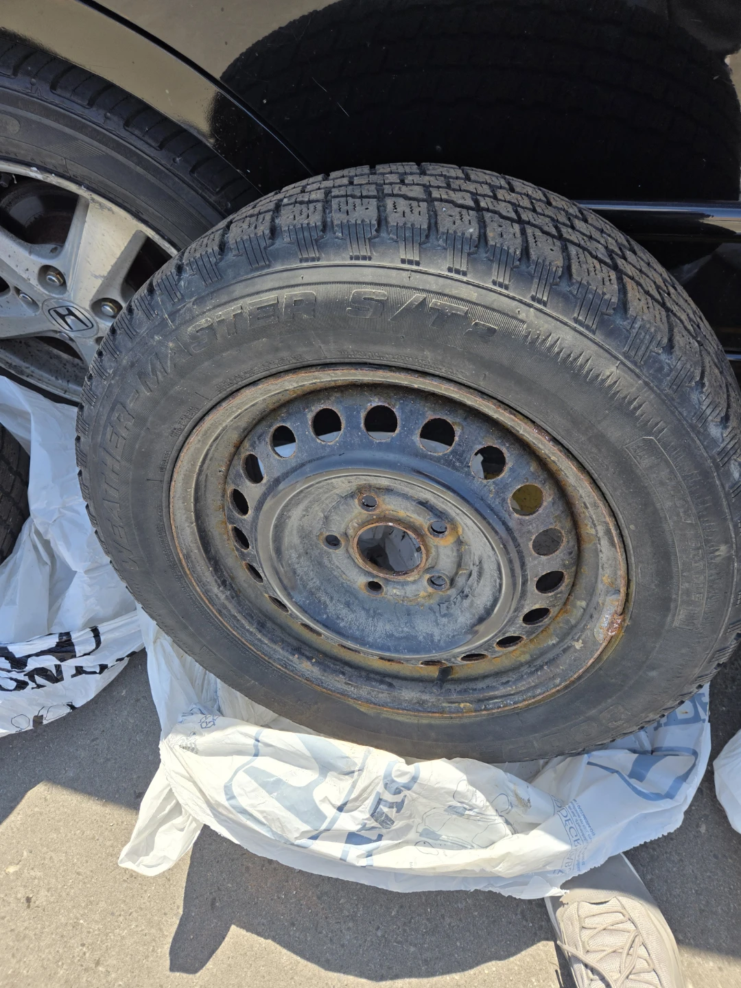 Cooper Weather-Master Winter Tire on Rim - photo 3