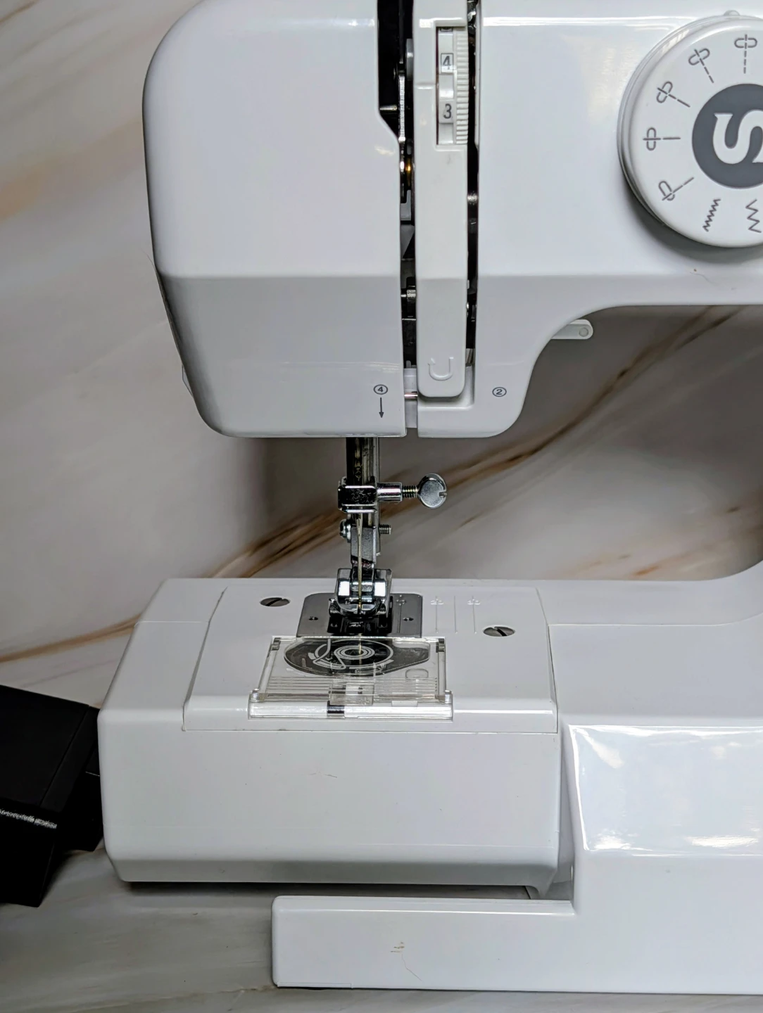 Singer M1000 Sewing Machine - photo 2