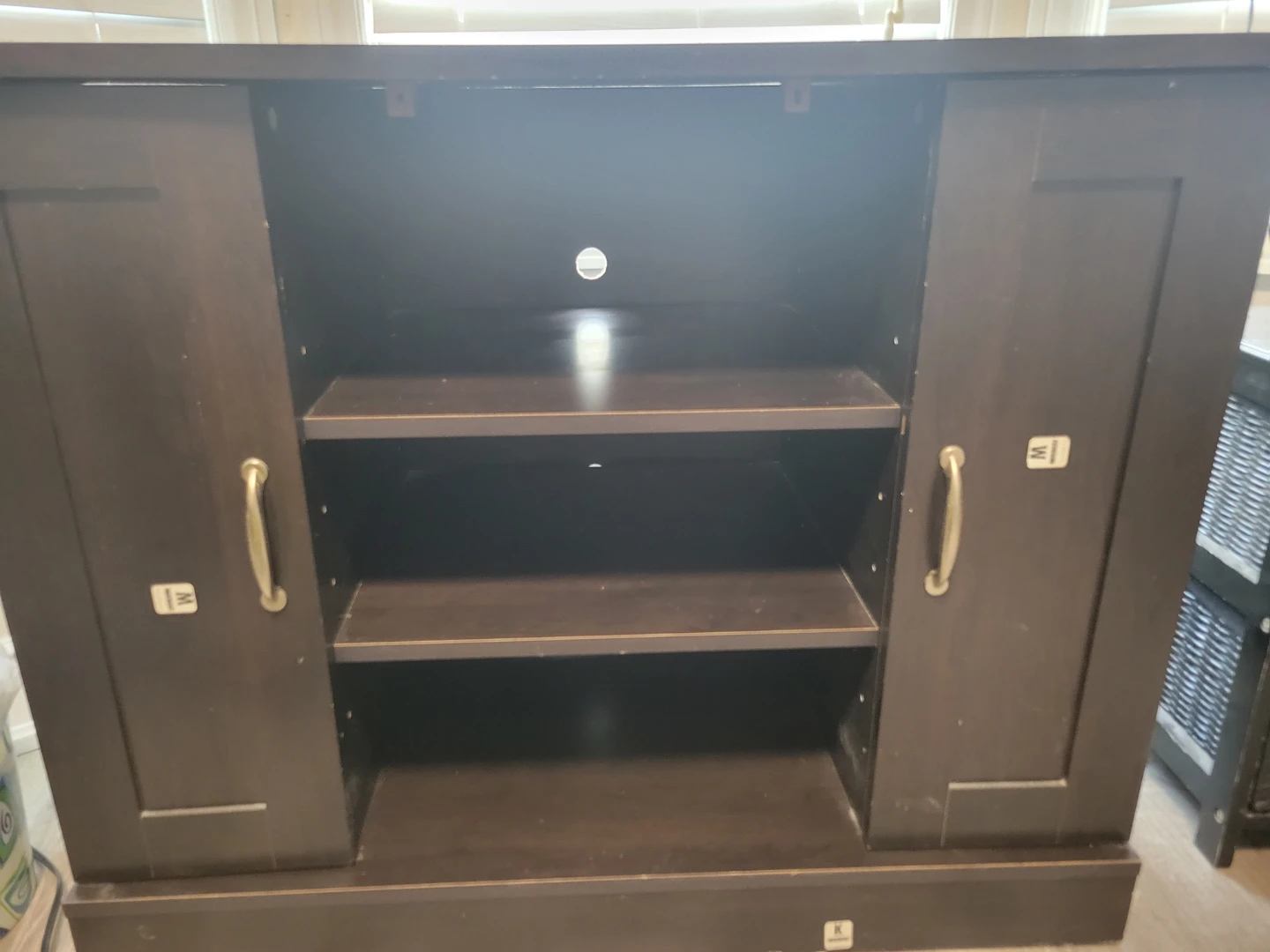 Corner tv stand