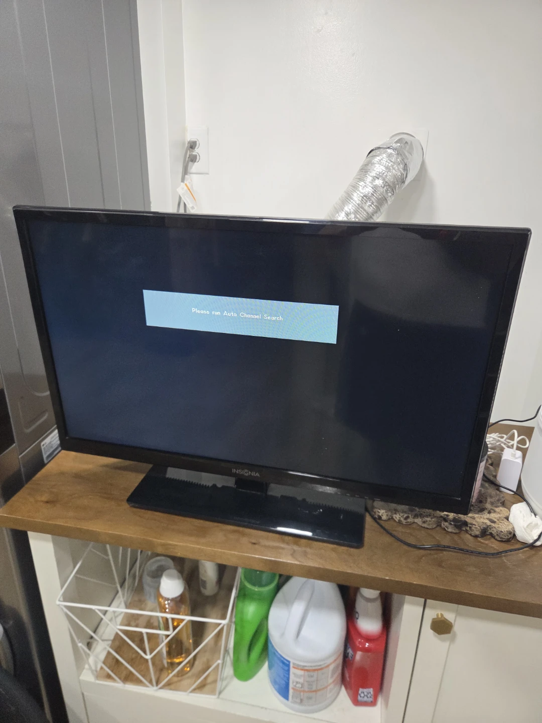 Insignia Flat Screen TV 32 inch