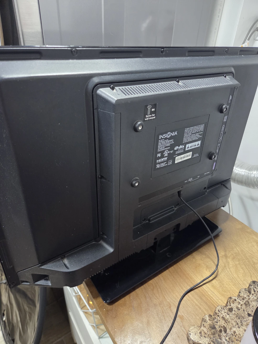 Insignia Flat Screen TV 32 inch - photo 4