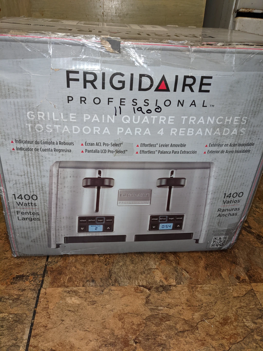 Frigidaire Professional 4-Slice Toaster - photo 2