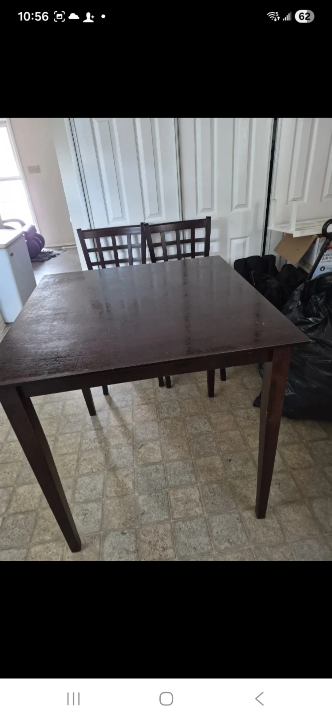 Table and  2 sturdy chairs - photo 2