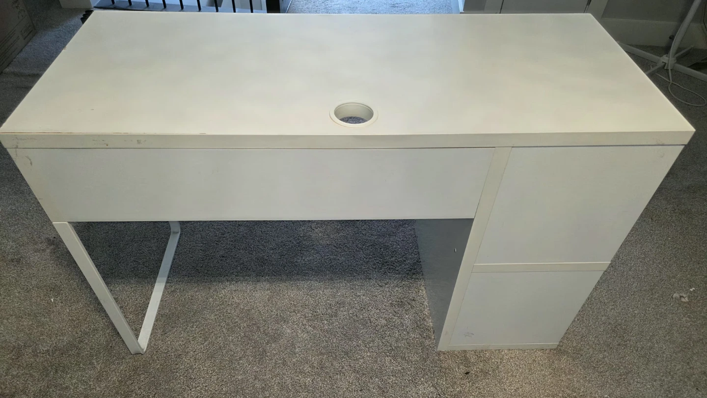 Free IKEA Micke Desk - photo 4