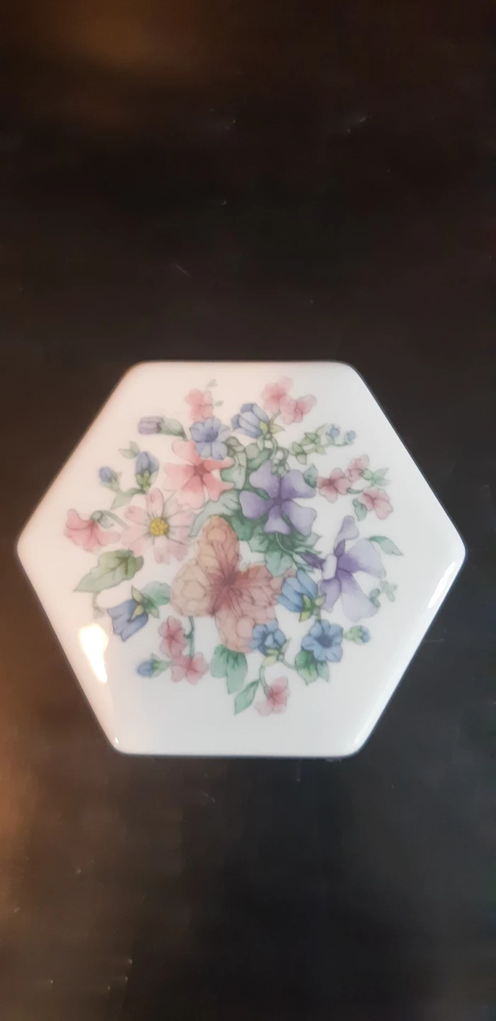2 Beautiful Porcelain Containers - photo 2