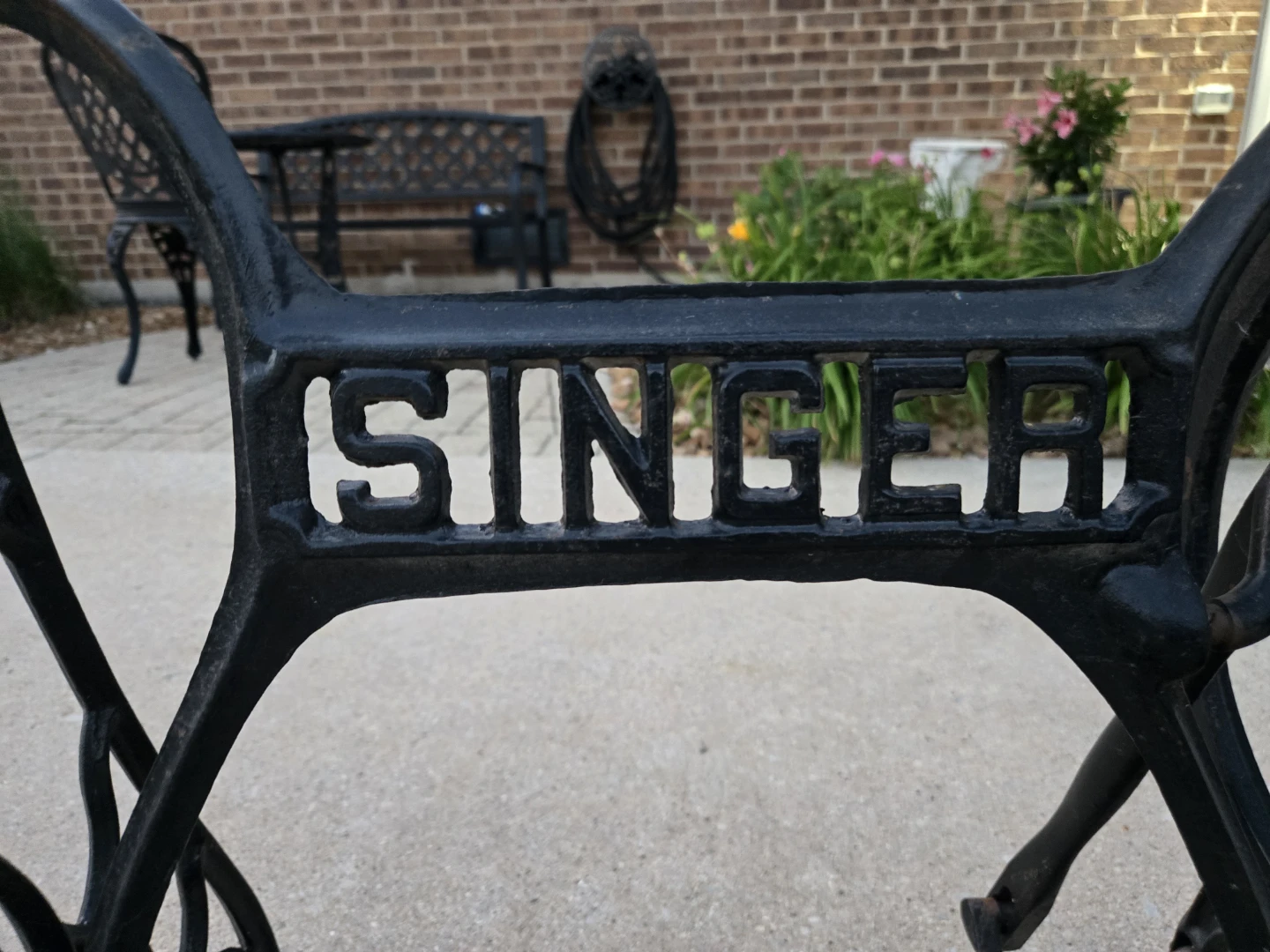 Vintage Singer Cast Iron Sewing Machine Treadle Base - photo 2