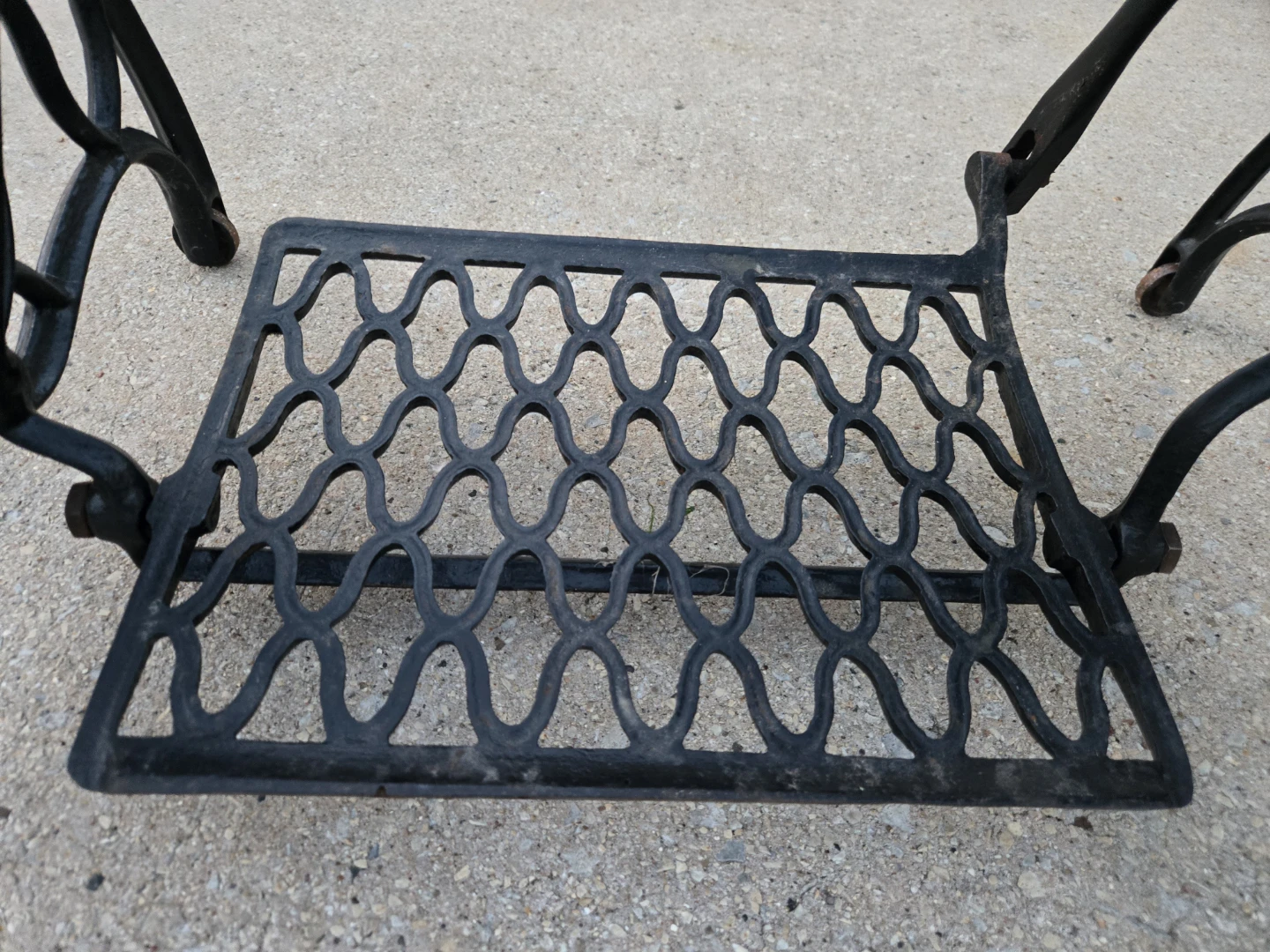 Vintage Singer Cast Iron Sewing Machine Treadle Base - photo 5