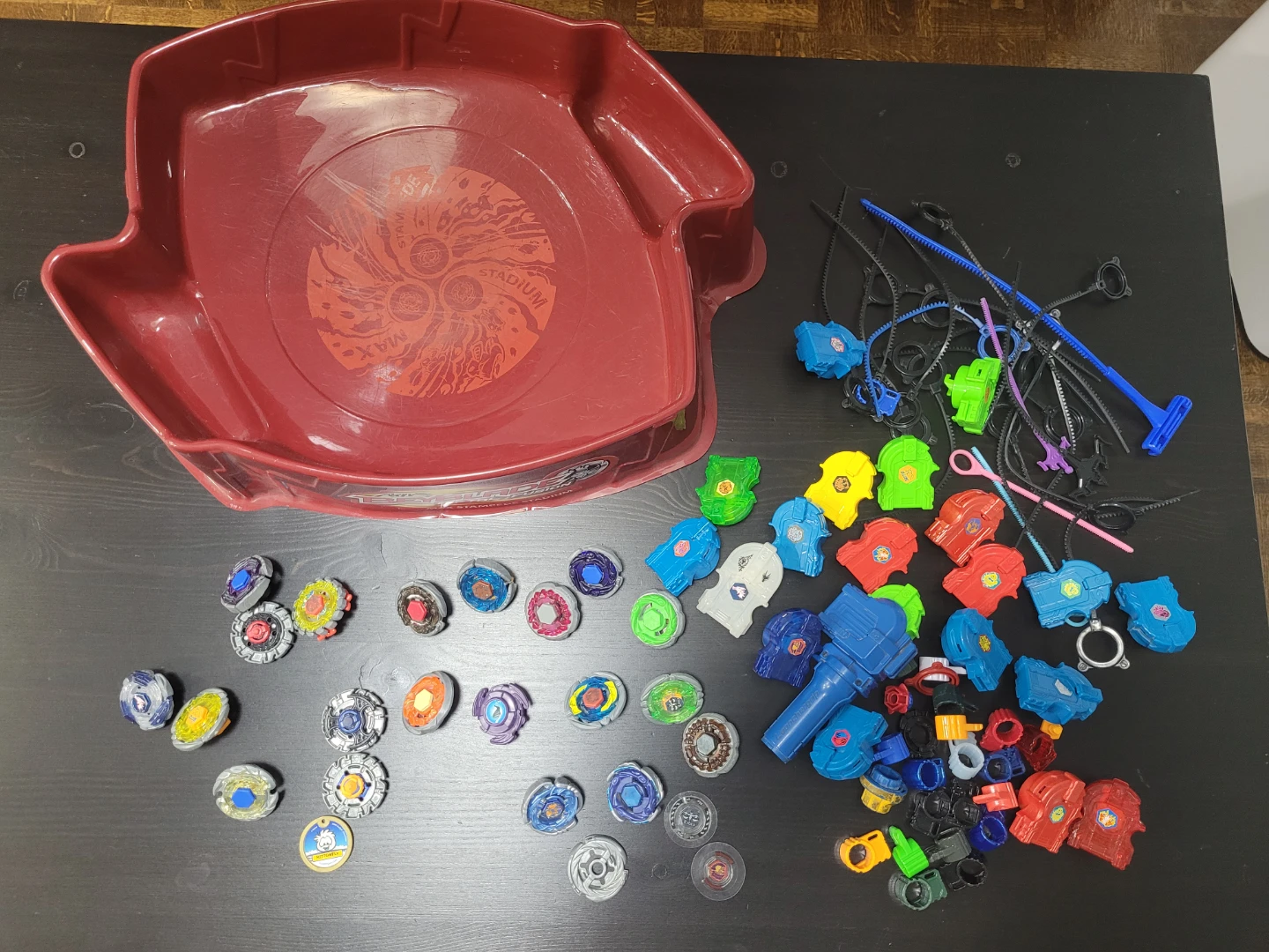 Beyblade Metal Fusion Lot with Stadium - photo 2