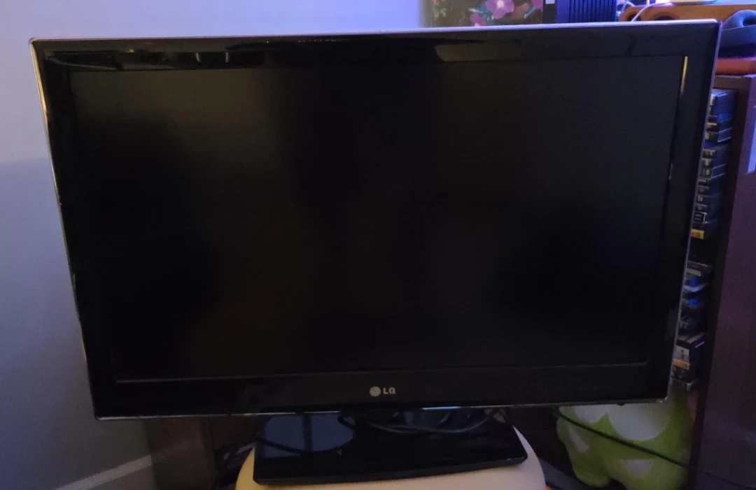 24" LG Flat Screen TV