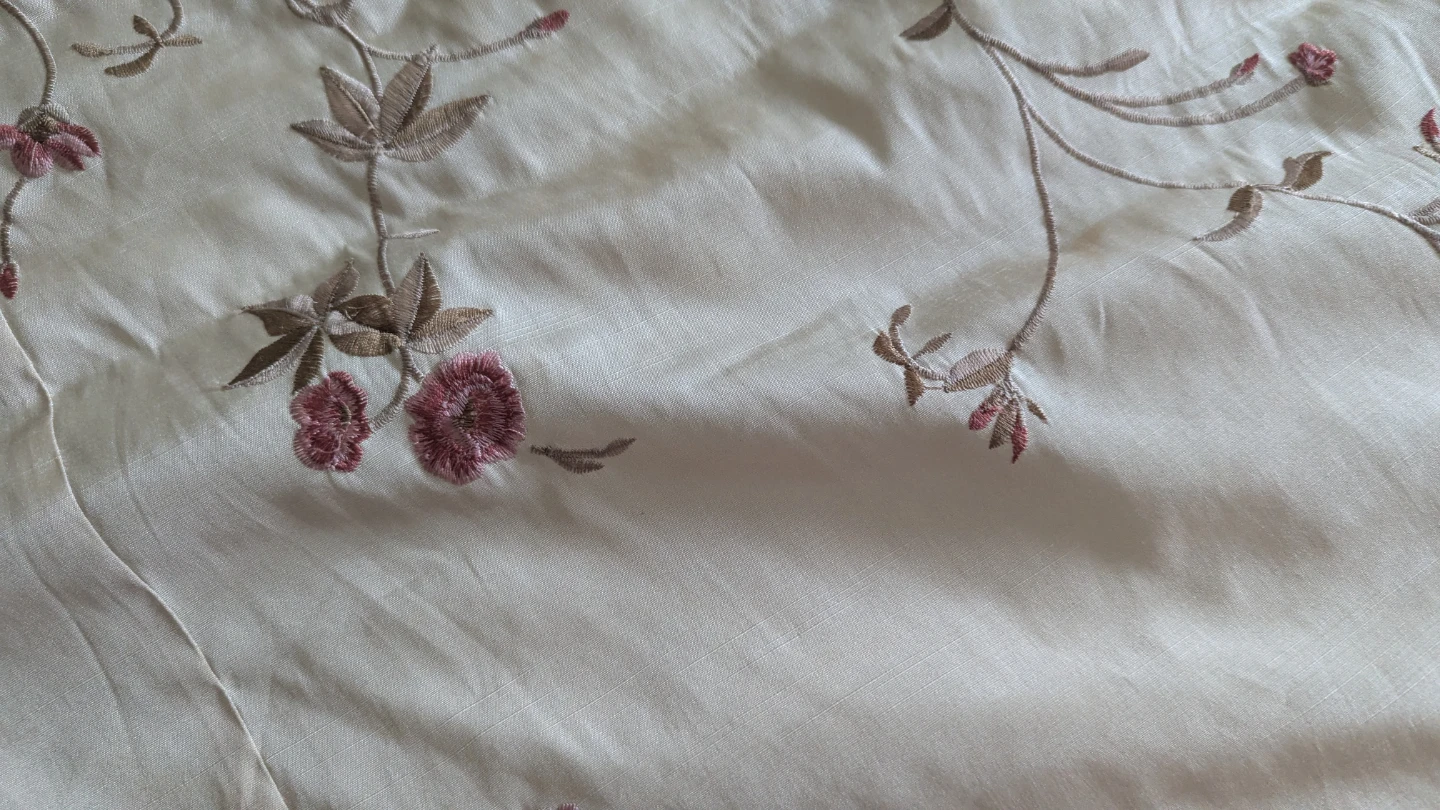 Croscill Home king or Queen Quilt Beige Floral Embroidered - photo 2
