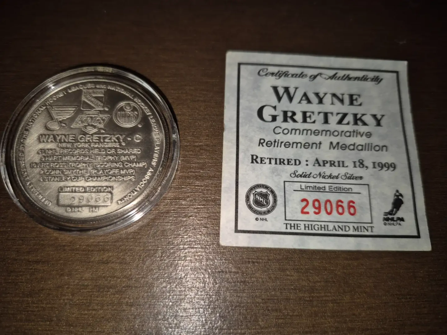 Wayne Gretzky Commemorative Retirement Medallion ⚽️ - photo 2