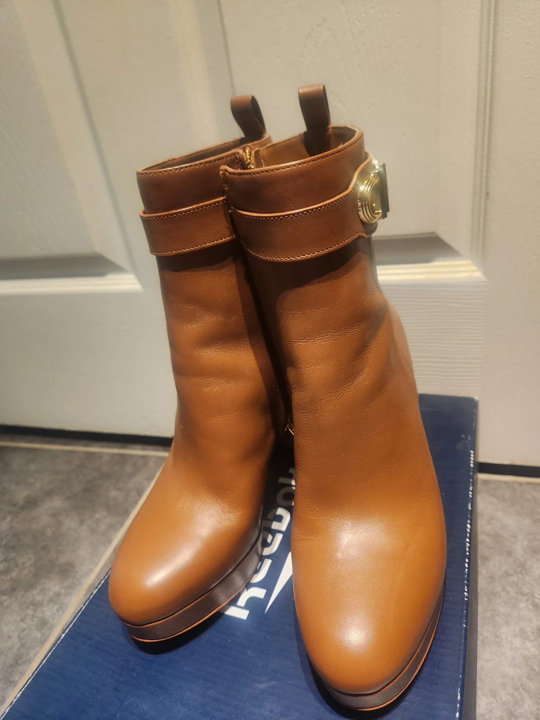 Michael Kors Leather Ankle Boots - photo 3