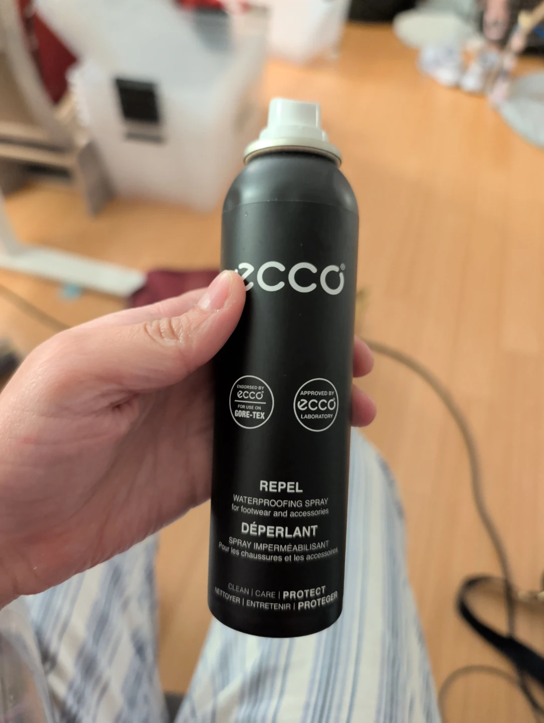 Waterproofing shoe spray