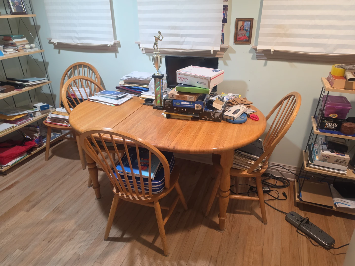 Oval table solid Oak 4 chairs