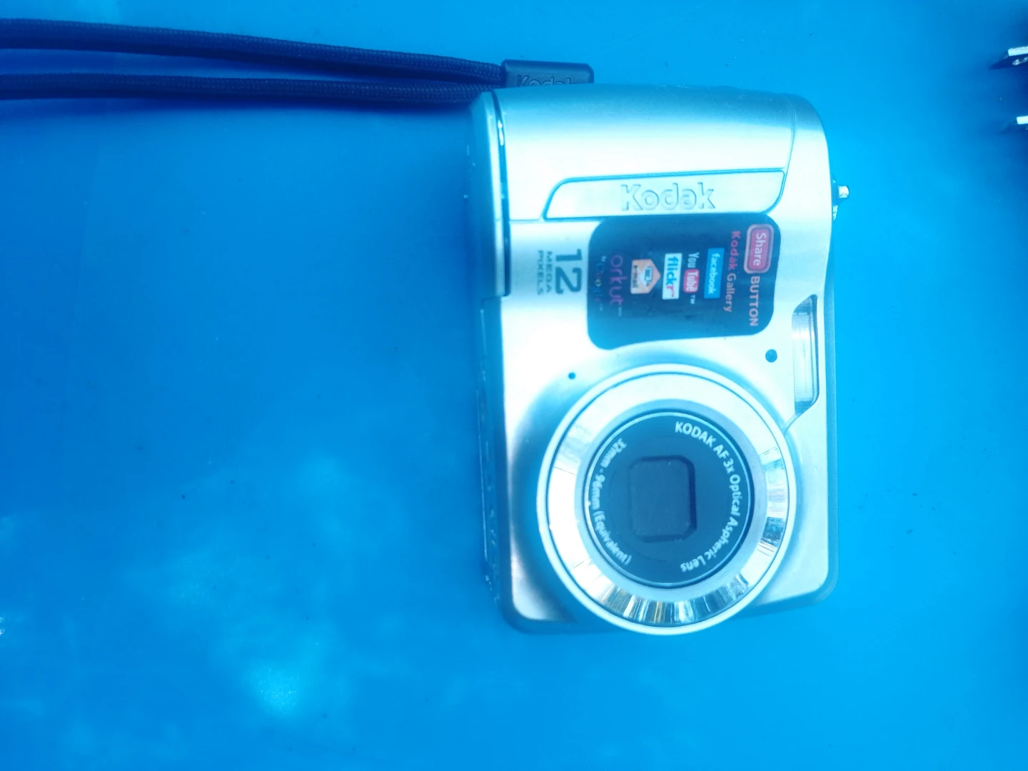 Nikon Coolpix S33 and Kodak easy share C143 package deal