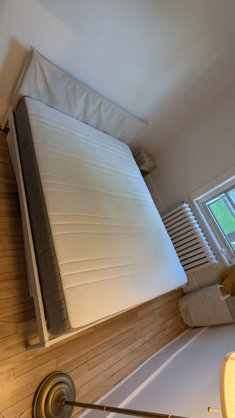 Queen Hybrid mattress with bed frame/ matelas et lit Ikea - photo 3