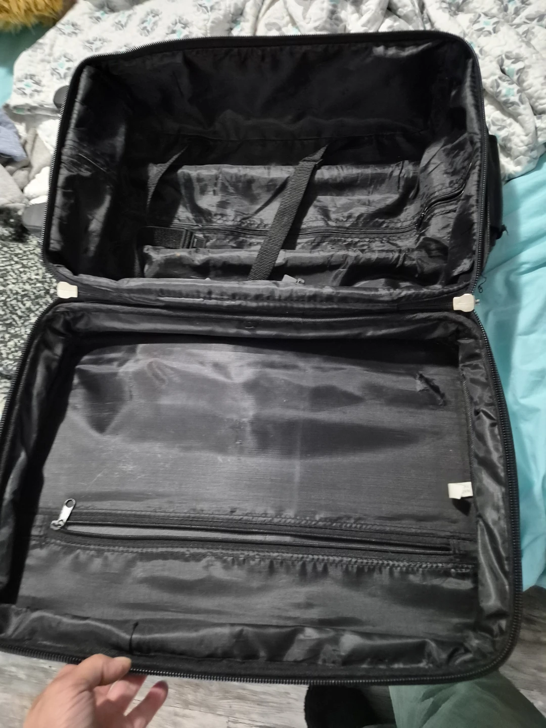 Lynx black rolling suitcase - photo 3