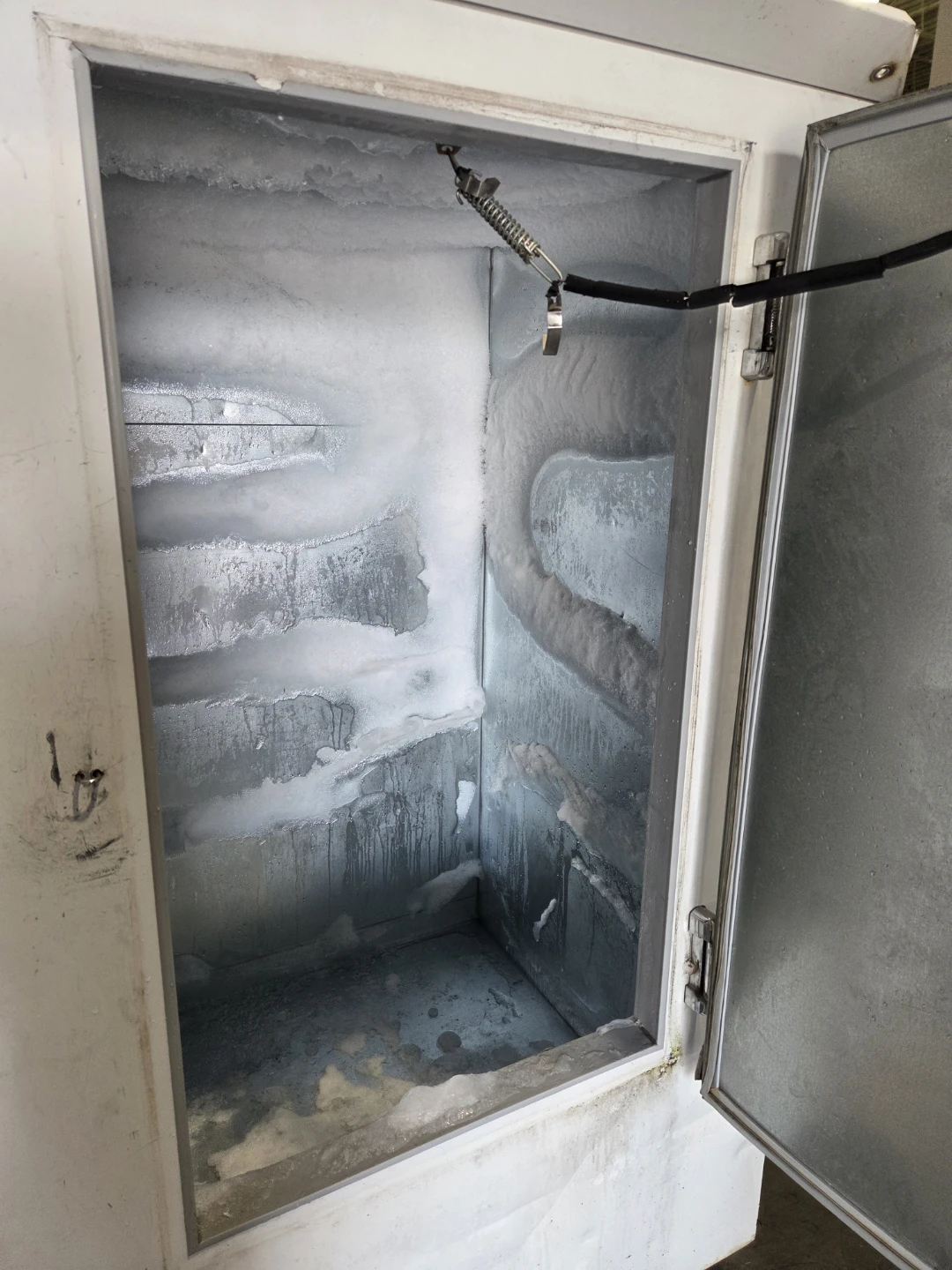Polar Ice Cubes Incorporated Walk-in Freezer - photo 2