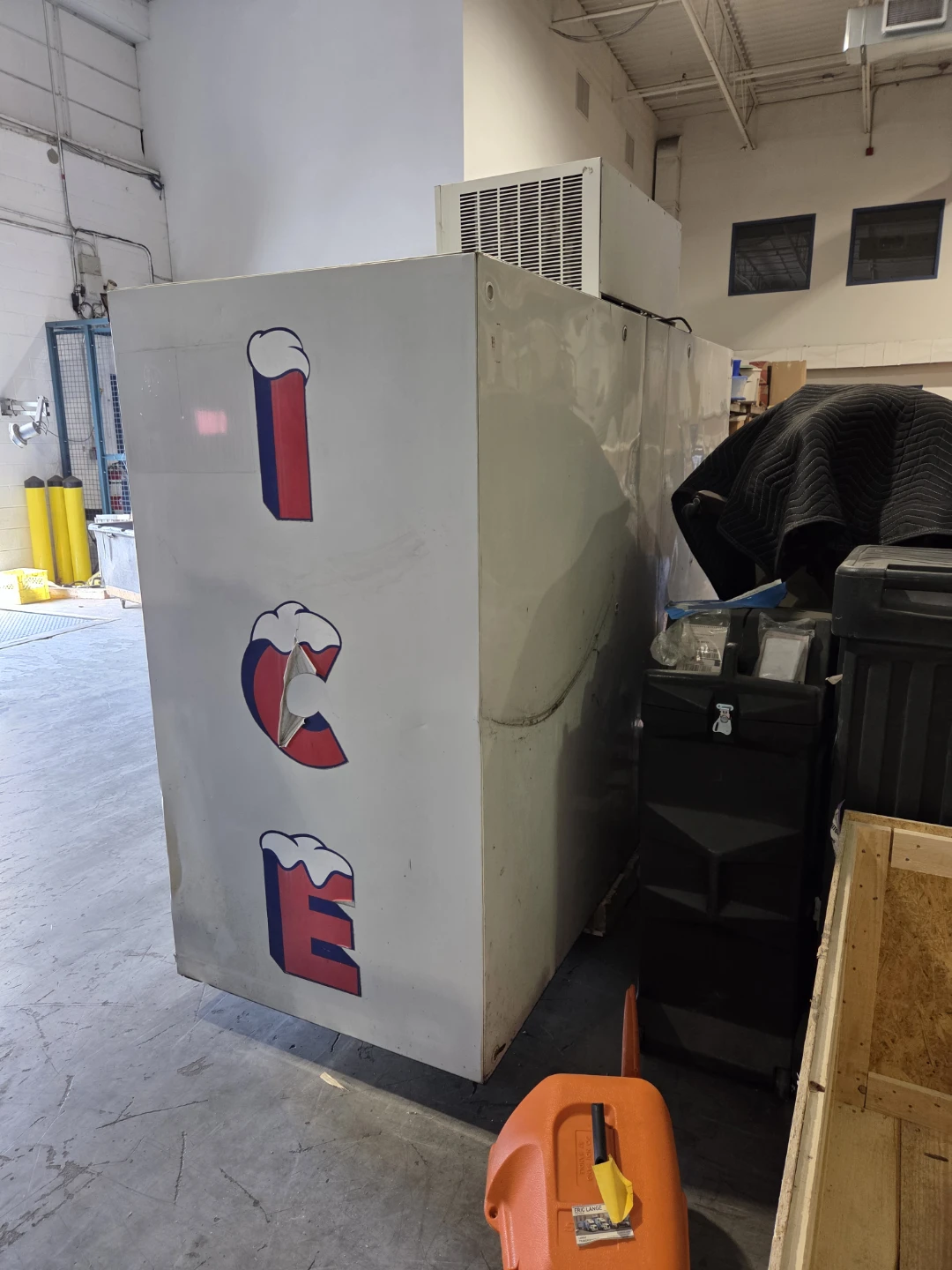 Polar Ice Cubes Incorporated Walk-in Freezer - photo 4