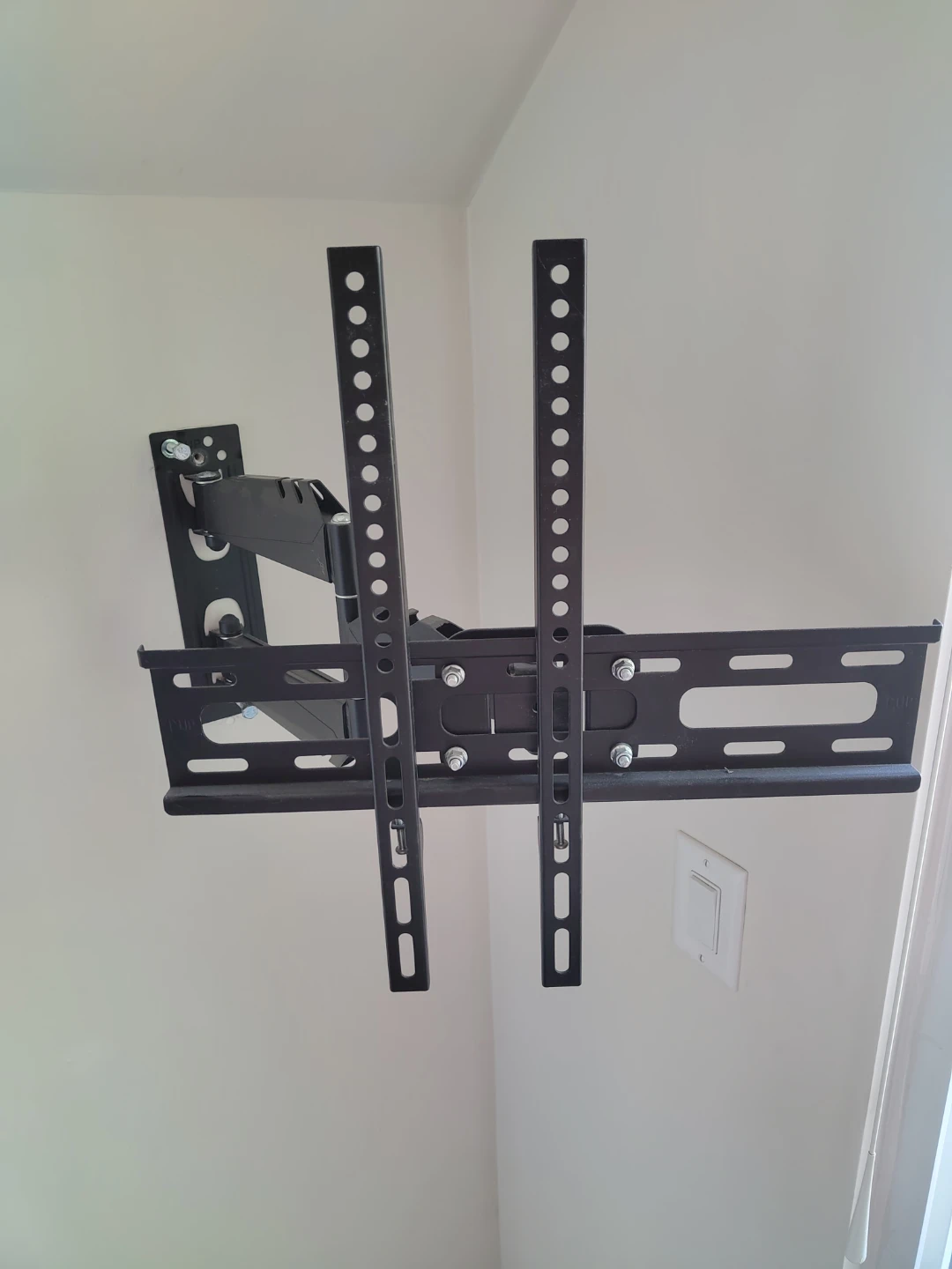 Articulated TV Wall Mount