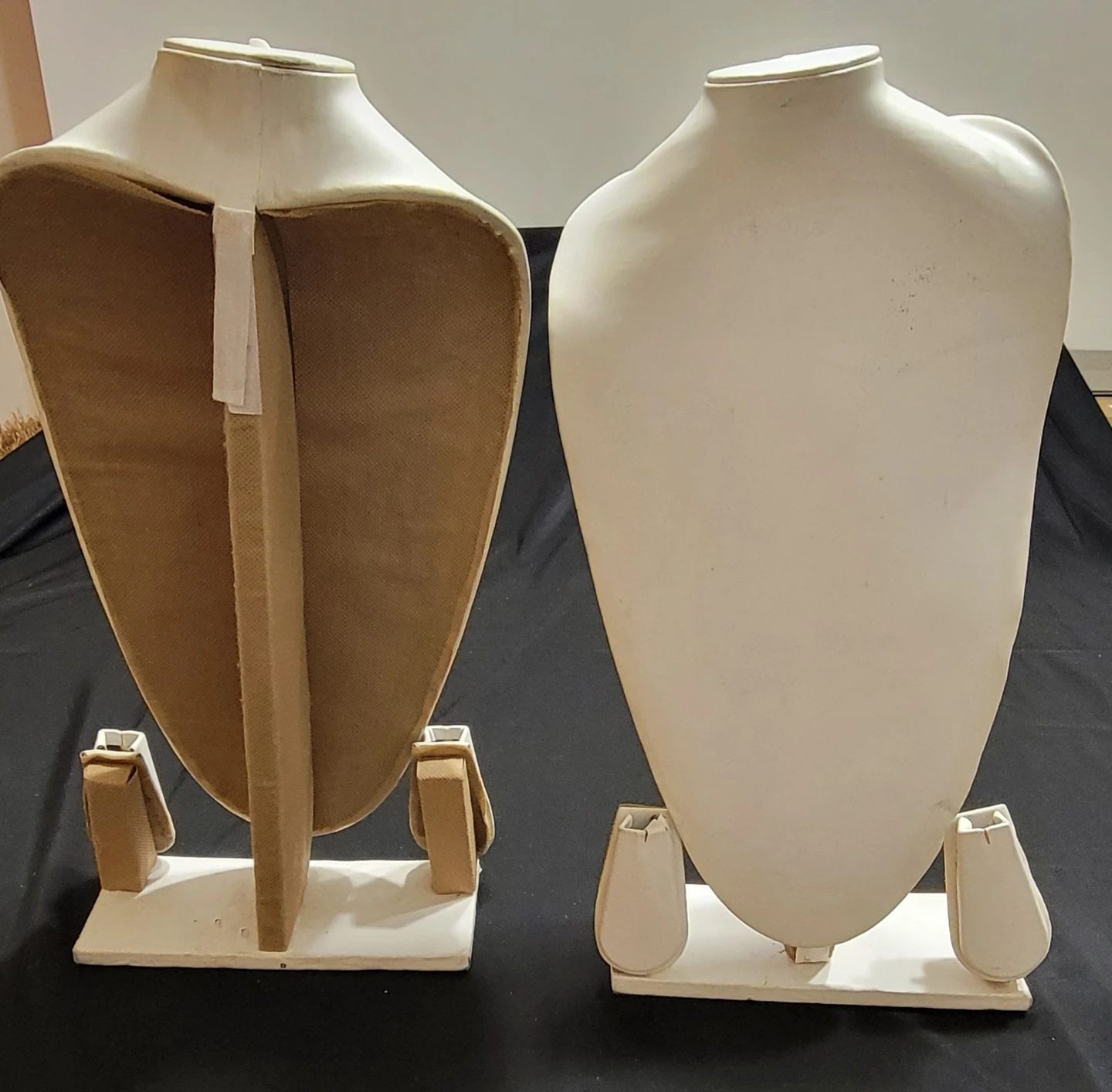 2 White Necklace and Earring Display Busts ⚽ - photo 3