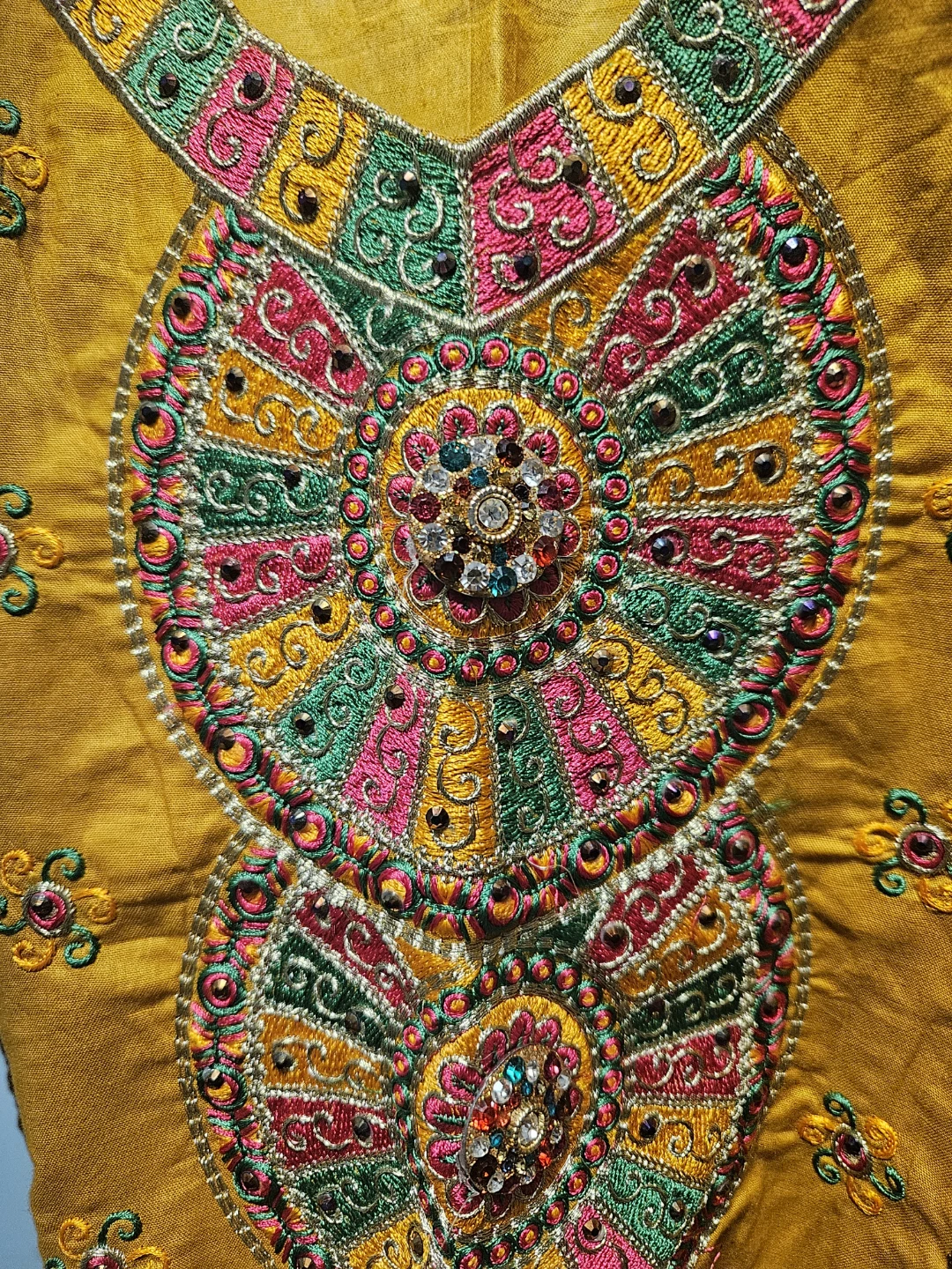 Embroidered Yellow Kurti with Dupatta and Pants - photo 4