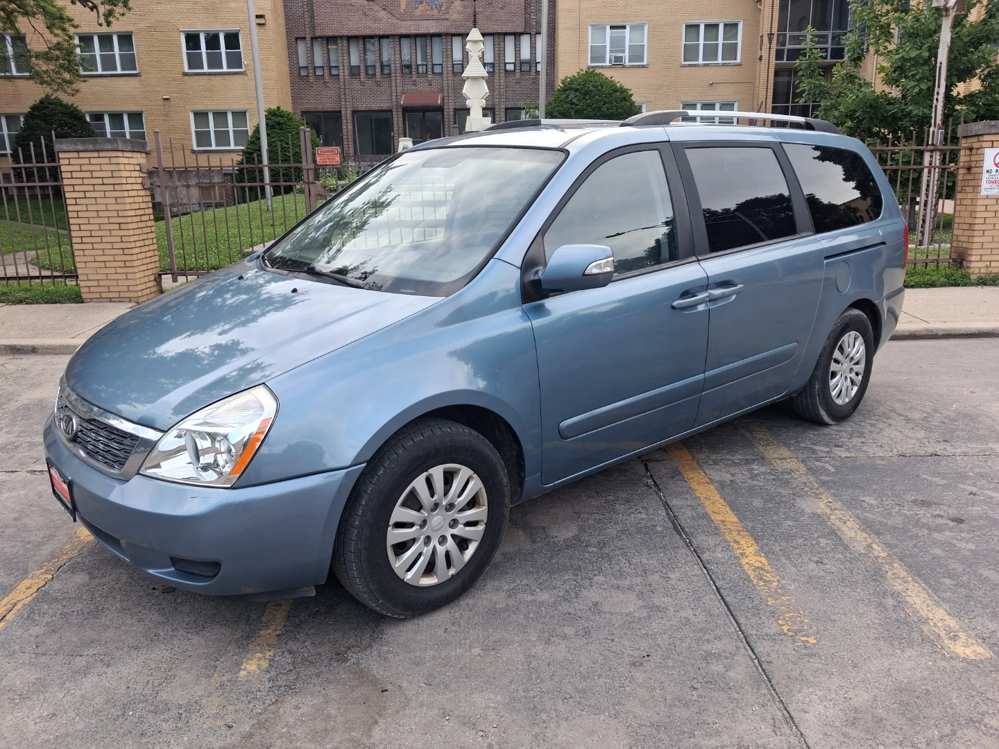 Kia Sedona - photo 2