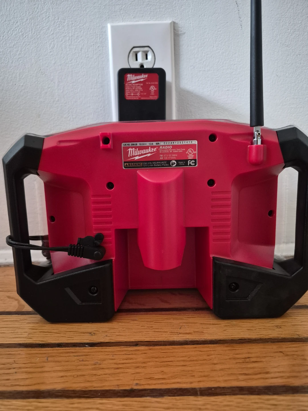 Delivery Available Milwaukee M12 Cordless Radio Music Player - photo 5
