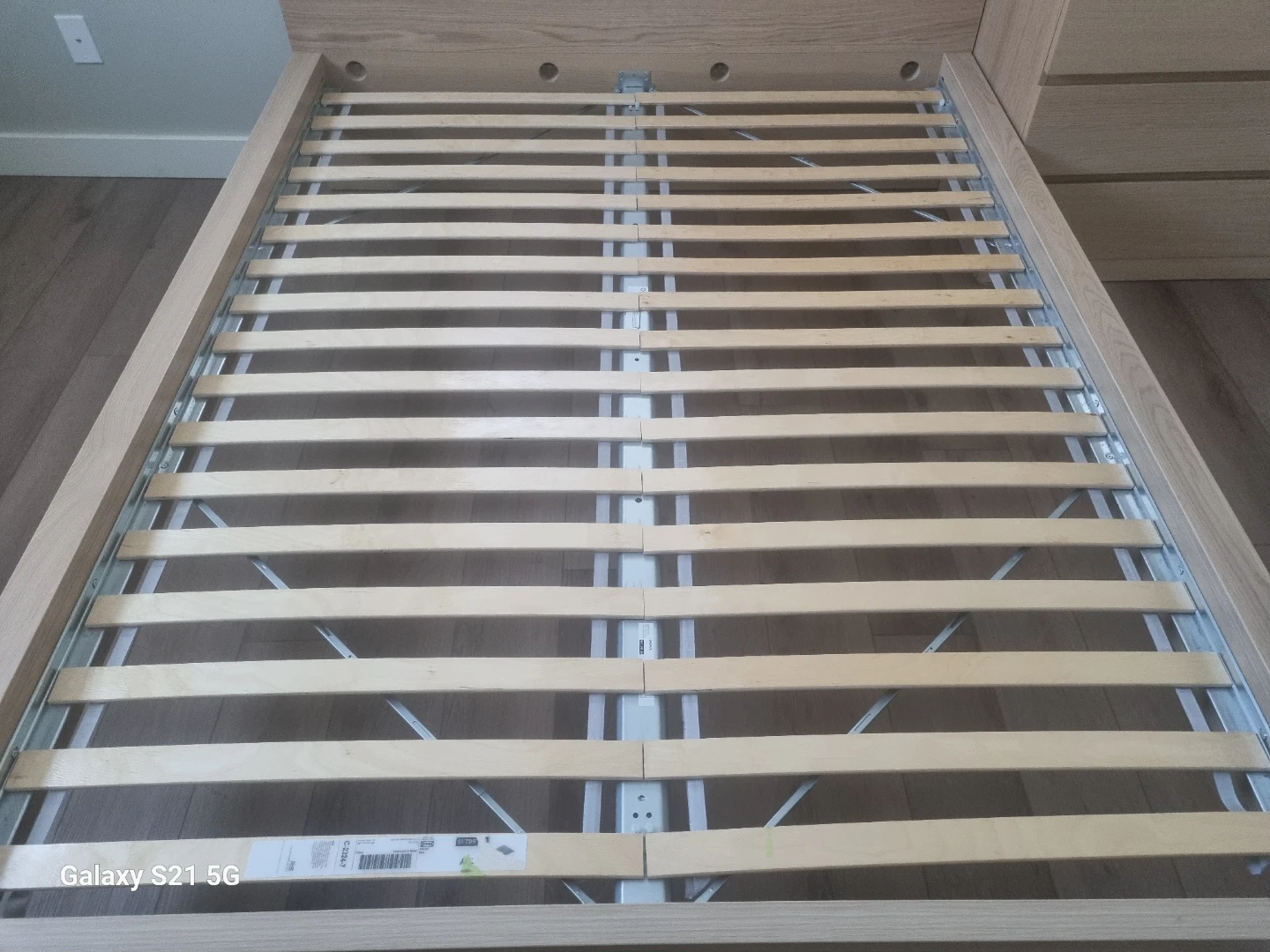 Queen Bedroom + dresser + mattress - photo 2