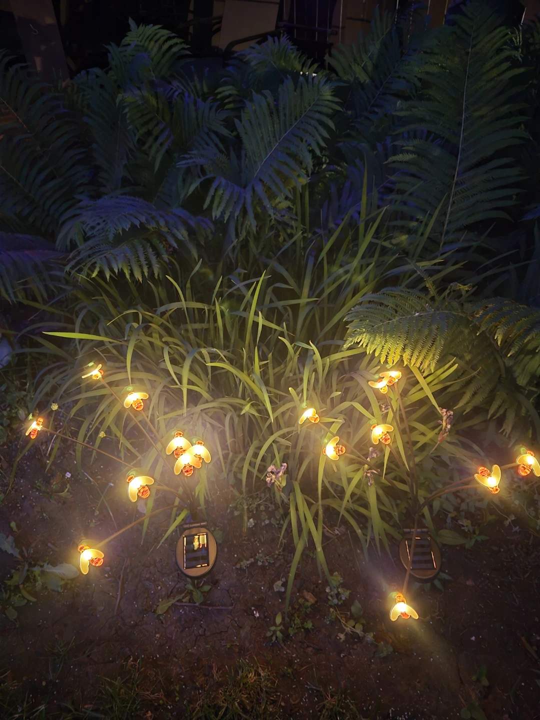 New Solar Powered 🐝 🐝 bee walkway ground stake Lights - photo 3