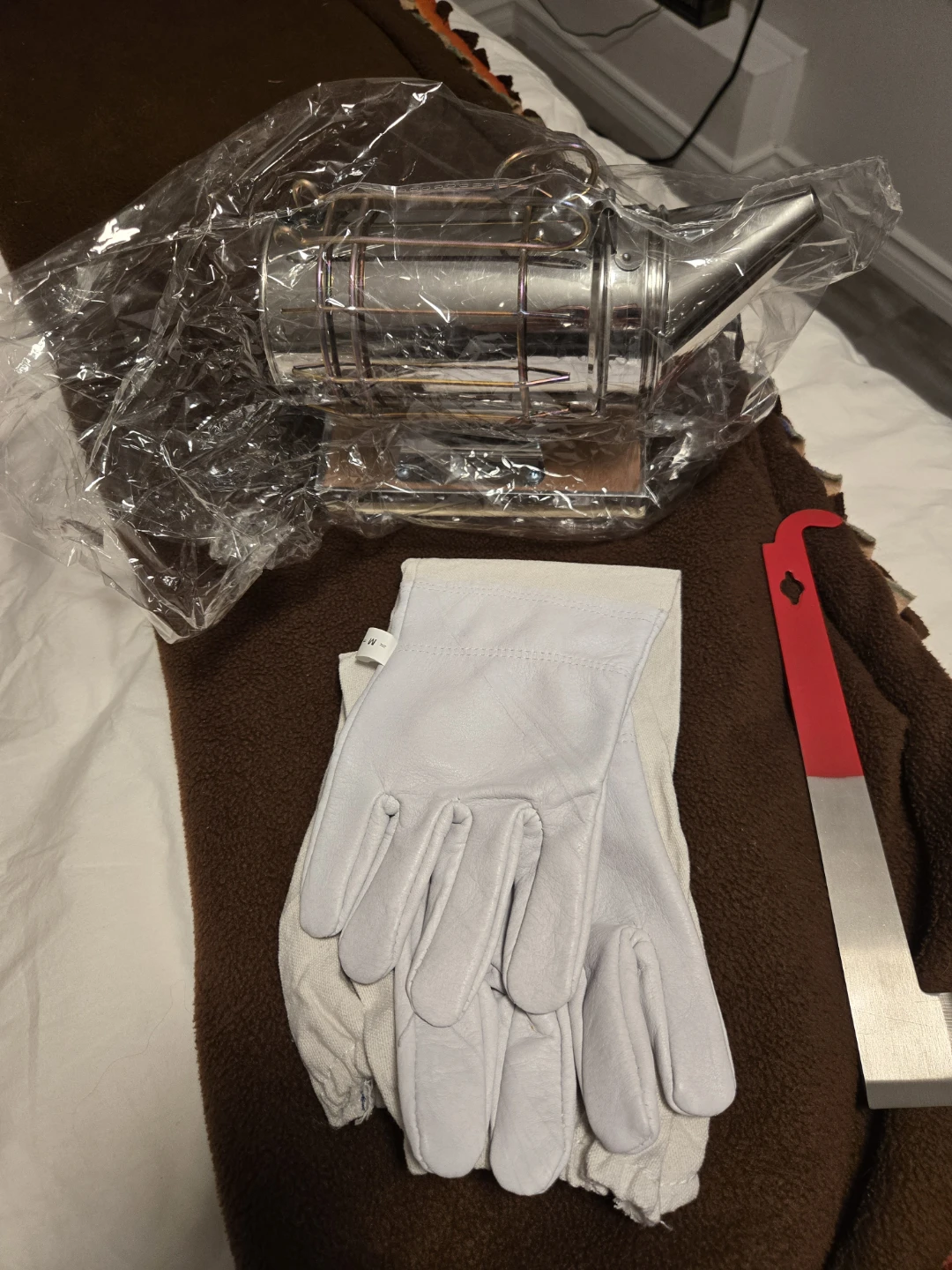 Brand New Beekeeping kit - photo 2