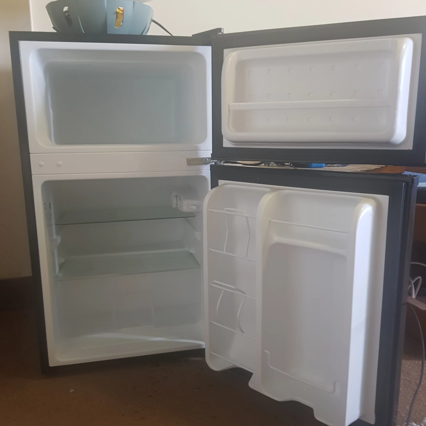 Midea Mini Fridge freezer - photo 2